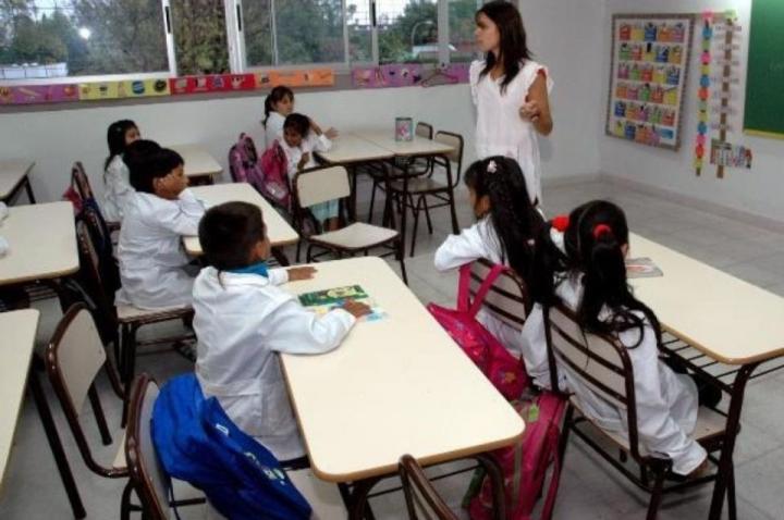 La motosierra a full: ahora podó todos los recursos en Educación