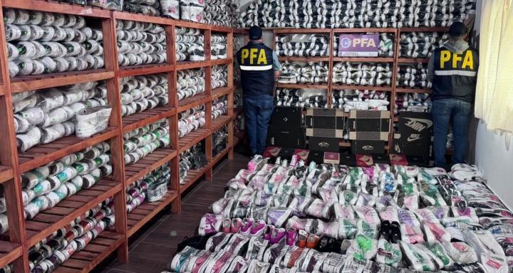 “Altas llantas”: incautan cientos de zapatillas de alta gama