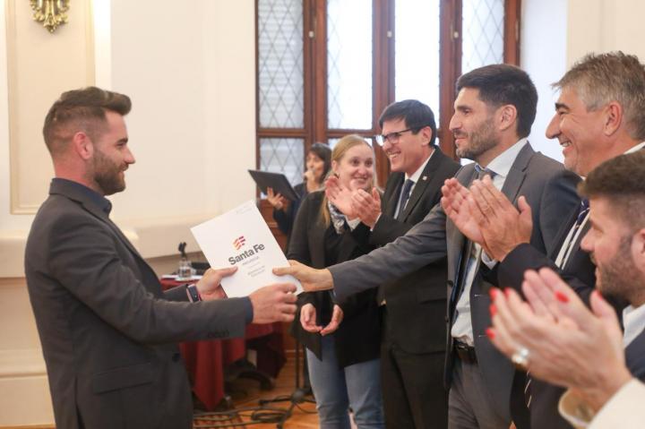 Pullaro apuesta fuerte: $ 100.000 millones para educación