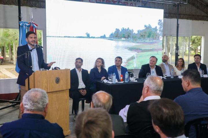 Pullaro presentó la puesta en valor de la laguna La Verde