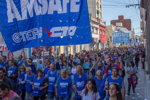 Los maestros rechazan la oferta salarial y paran 48 horas