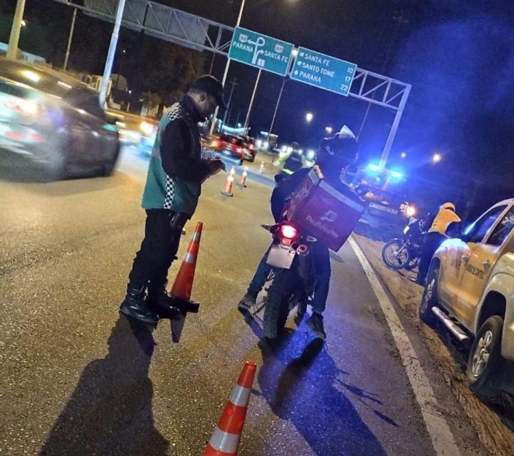 Santa Fe: retienen motos y autos por alcoholemia positiva