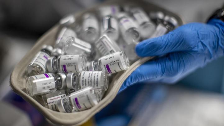 Retiran una vacuna para Covid en todo el mundo