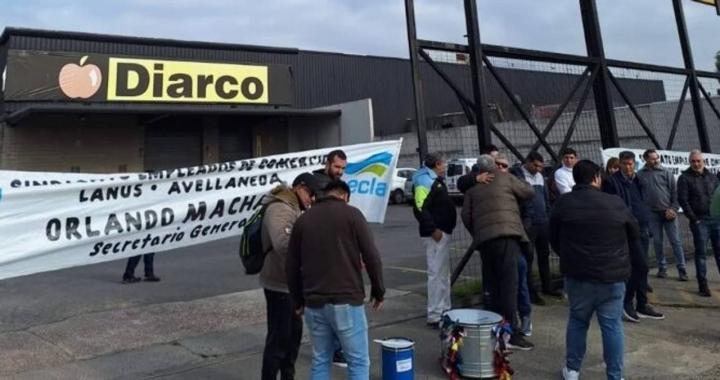 Diarco cerró un supermercado y 25 empleados en la calle