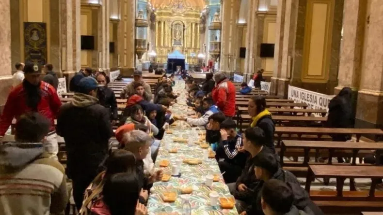 Una cena de puertas abiertas en la Catedral