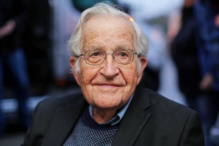 Murió Noam Chomsky