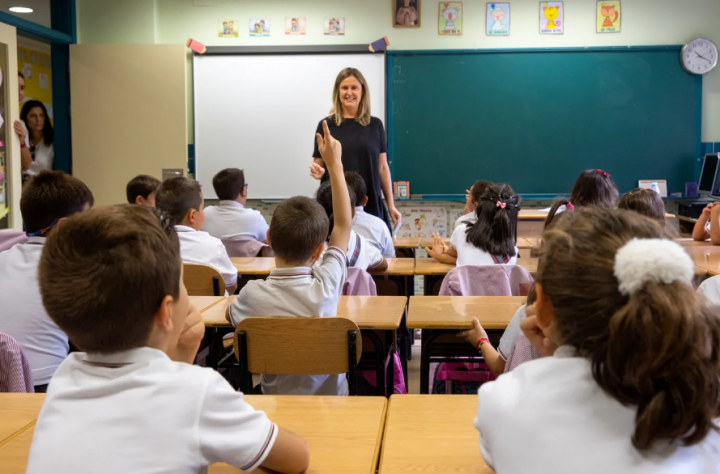 Pagan a los docentes el premio por asistencia perfecta 