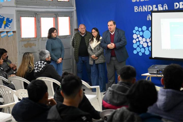 Poletti lanzó el programa “Emprendedores del futuro”