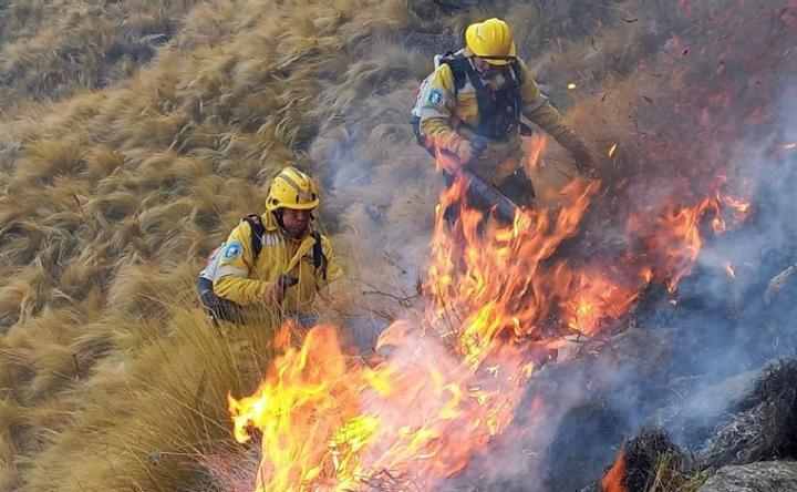 Está descontrolado el incendio forestal en Traslasierra 