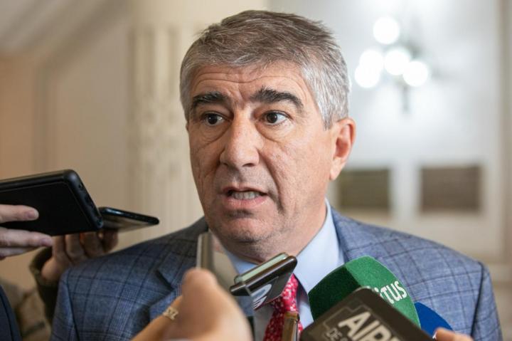 Provincia avisa a los estatales: “Tenemos menos recursos” 