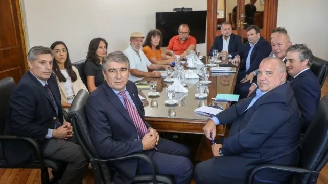 Estatales en sintonía con el gobierno: aceptaron la oferta salarial