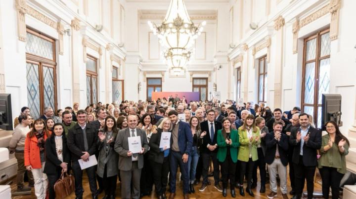 Santa Fe inyecta $10.000 millones para construir 250 aulas