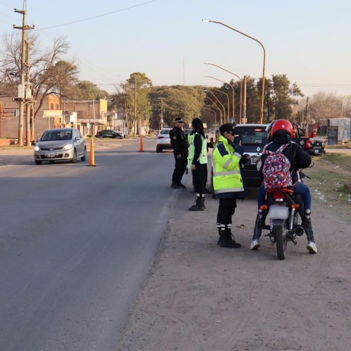 Fuertes controles en el Puente Carretero: retienen 159 motos