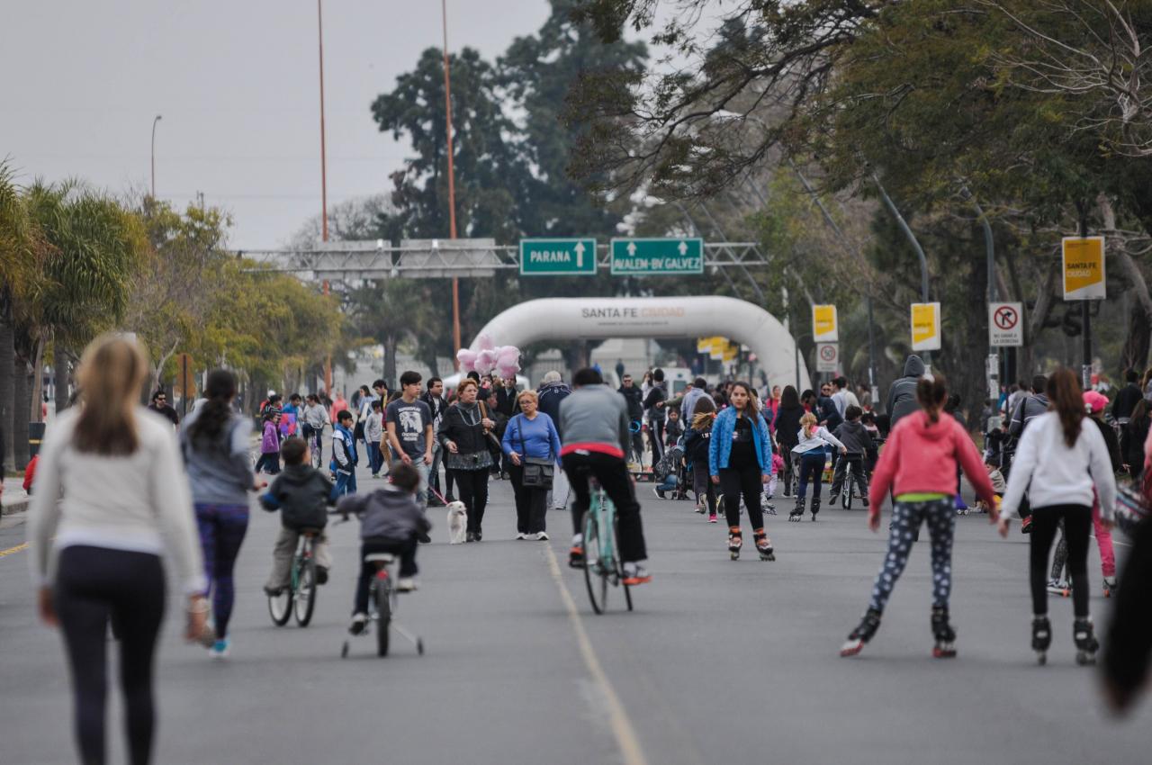 Cientos de vecinos se apropiaron del Paseo Costanera