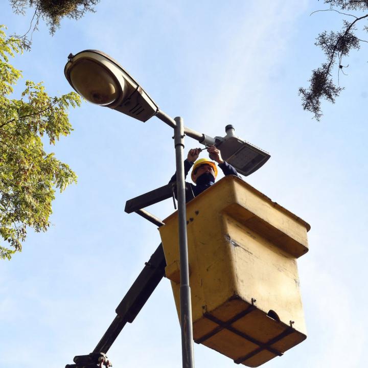 El alumbrado público, en el centro de la gestión Poletti