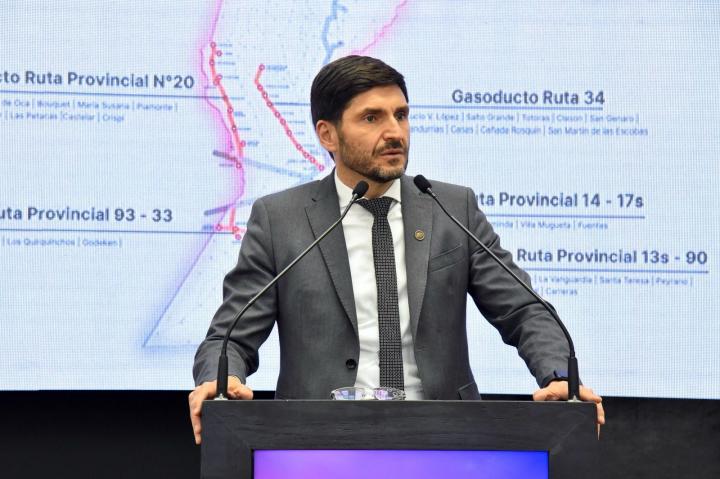 Pullaro avanza con todo: ahora construirá seis gasoductos