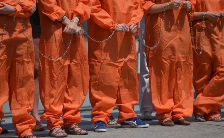 Presos de Santa Fe usarán uniformes de color naranja