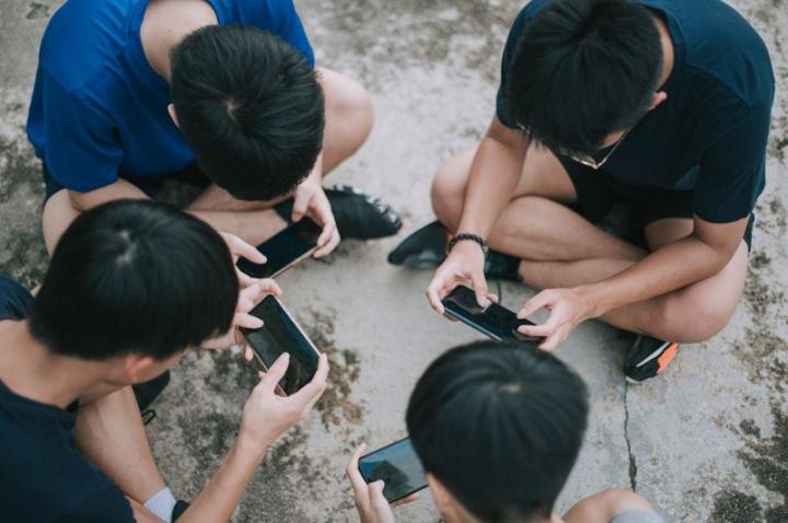 Suecia educa: limita el uso de pantallas según las edades