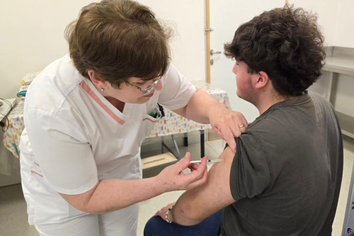 Dengue: vacunan a 18.000 adolescentes del norte provincial