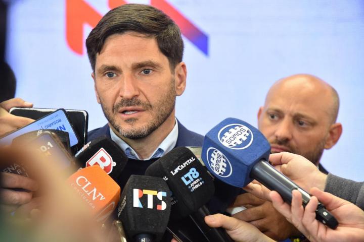 Pullaro: “Santa Fe ajusta todos los días todo lo que puede”