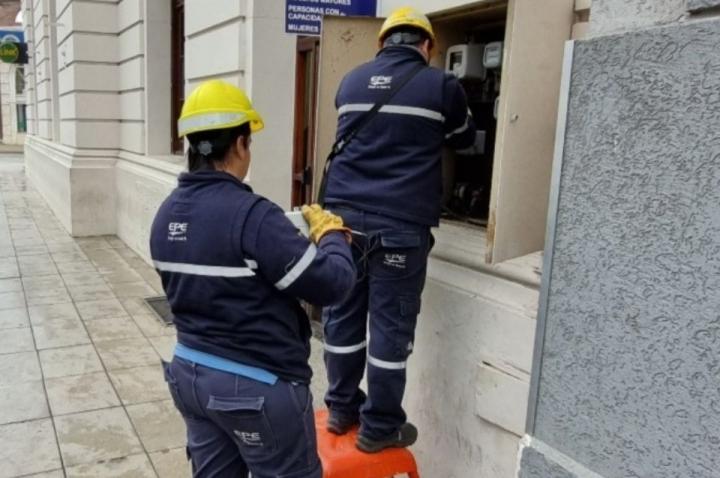 La furia de Pullaro no para: ahora le quita privilegios a la EPE