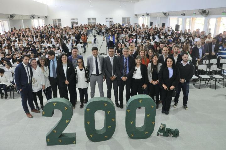 Pullaro inauguró el nuevo edificio de una escuela bicentenaria