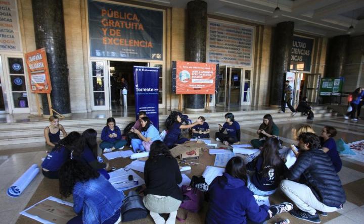 Se termina la universidad gratuita: extranjeros pagarán