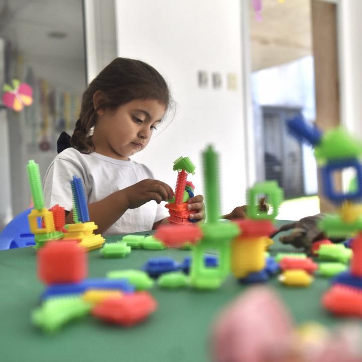 Padrinazgos: dos empresas se suman y aportan a la educación