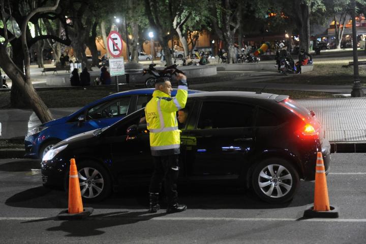 Retienen autos y motos por alcoholemia positiva