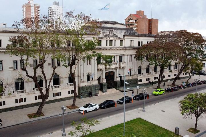 Empleados judiciales desafían a Pullaro y paran 24 horas