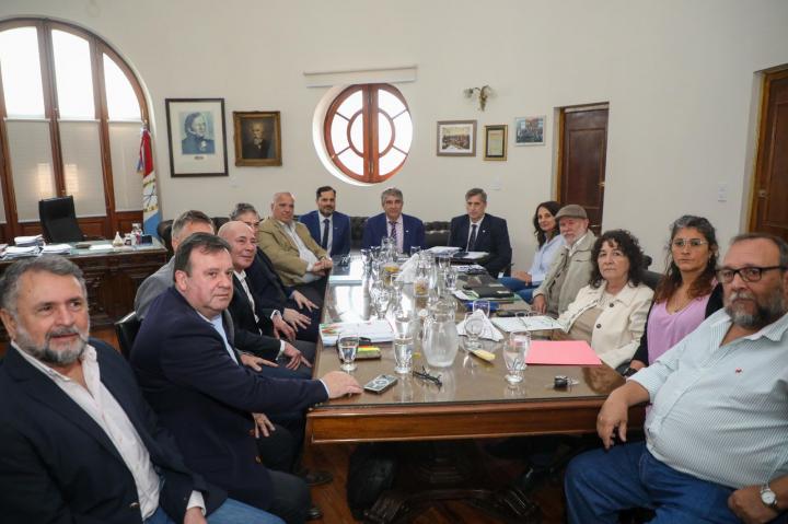 Santa Fe no da más: 12% de aumento salarial para todos