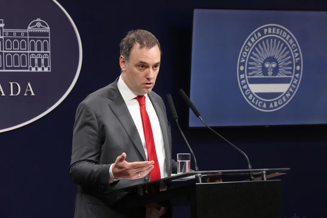 Milei le tomará examen de idoneidad a 40.000 estatales