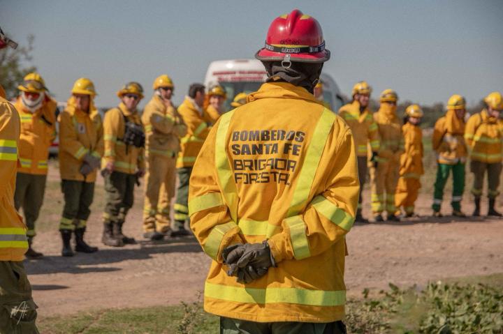 Brigadistas de Santa Fe preparados para combatir incendios forestales