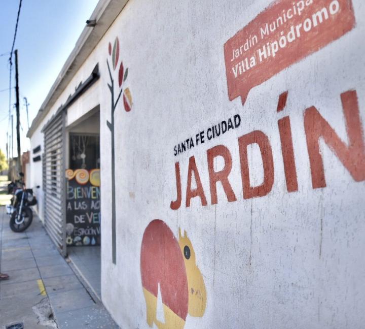 Compran ventiladores para escuelas y jardines municipales