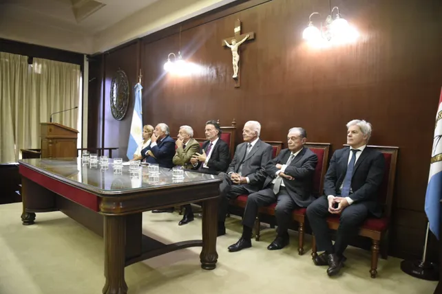 Pullaro quiere una Corte de siete jueces