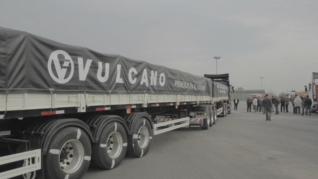 Santa Fe evalúa el uso de camiones bitrenes