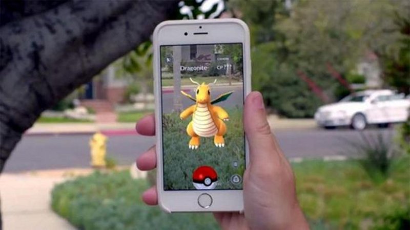 Jugaba al Pokémon Go y lo arrolló un tren