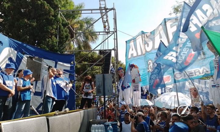 Santa Fe no descuenta el Impuesto a las Ganancias a los docentes