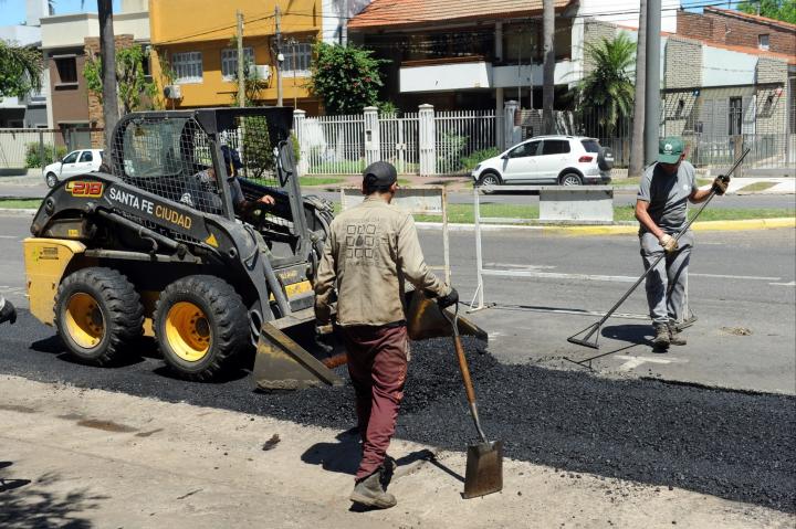 Intenso trabajo para reparar las calles de Santa Fe