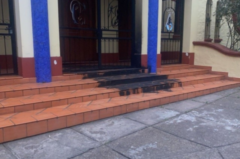 Ataque incendiario contra la parroquia del Padre Ignacio