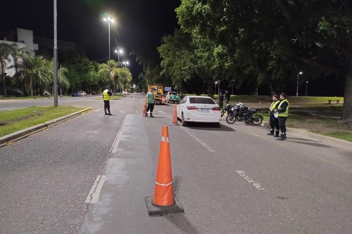 Retienen autos y motos con conductores alcoholizados