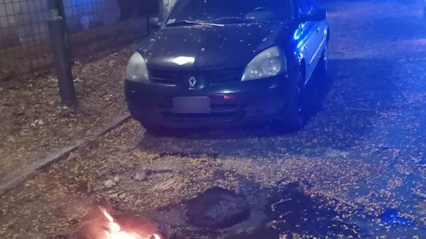 Tiraron una cubierta prendida fuego contra la sede de la PDI