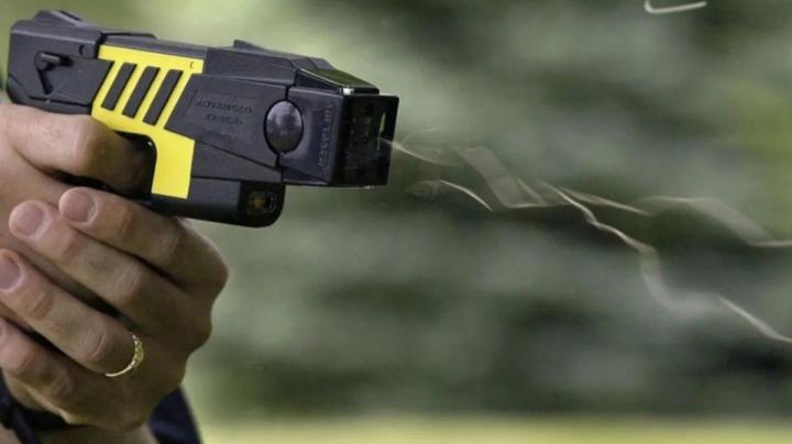 Quieren que civiles puedan usar armas menos letales