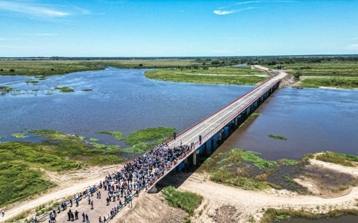 Pullaro inauguró en el norte el Puente Paraná Miní 
