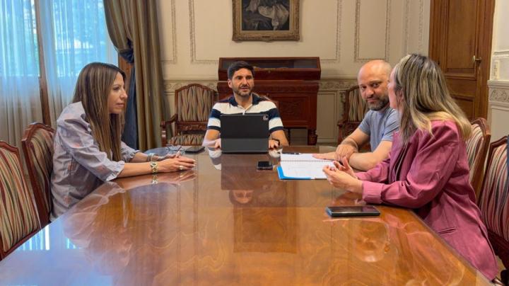 Pullaro descabezó los directorios de la EPE y de ASSA