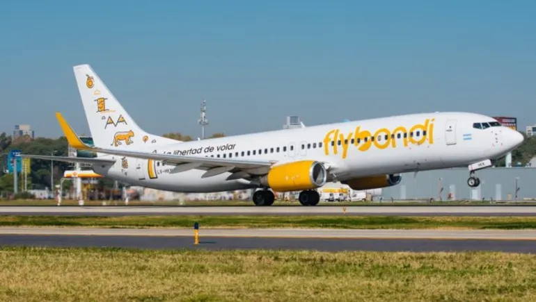Pánico en un vuelo de Flybondi con egresados