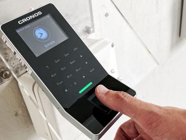 El gobierno controla el ingreso de los empleados de la EPE