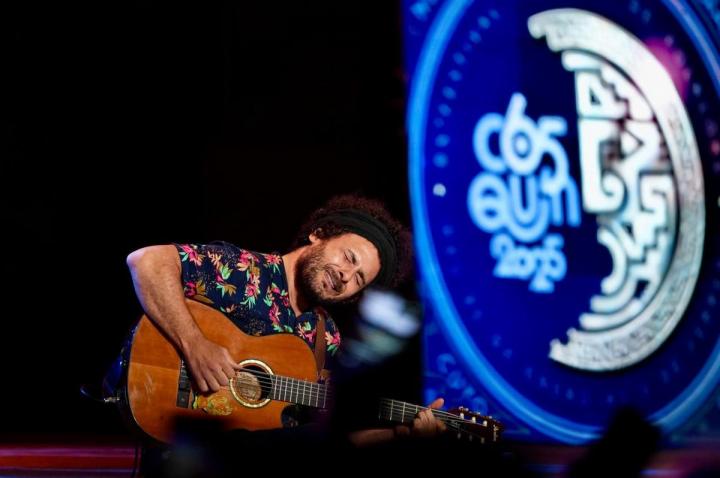 Cosquín: Raly y Coplanacu hicieron bailar y cantar a una multitud