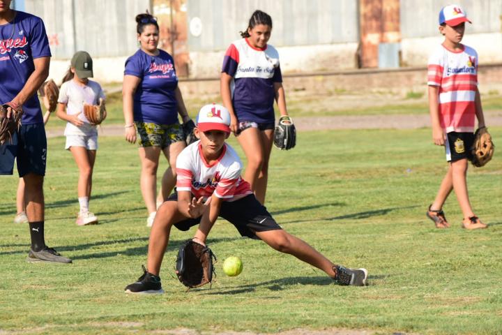 Softbol: una práctica que crece y suma adeptos en Santa Fe