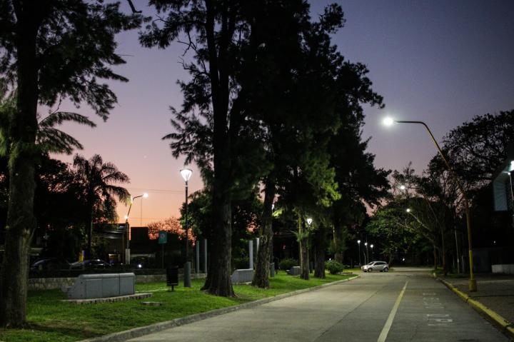 Intensa tarea para iluminar toda la ciudad de Santa Fe